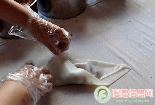 捆粄表皮晶瑩剔透，可根據個(gè)人喜好選擇餡料。