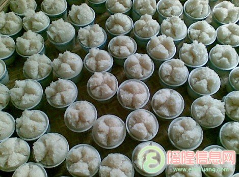 蒸好的碗粄，形態(tài)可愛(ài)，香味誘人