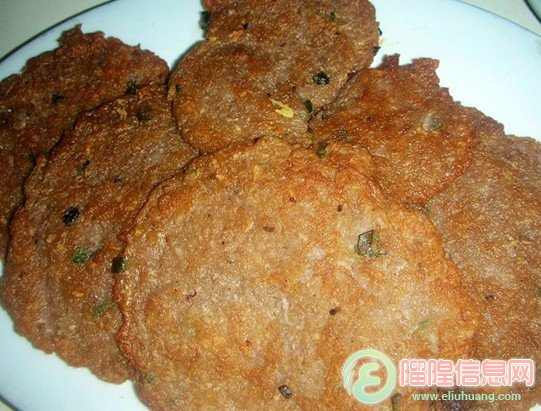 煎好的薯板。食用時(shí)再粘上蒜頭醋或者蒜頭鹽水，味道更加濃厚，而且不上火
